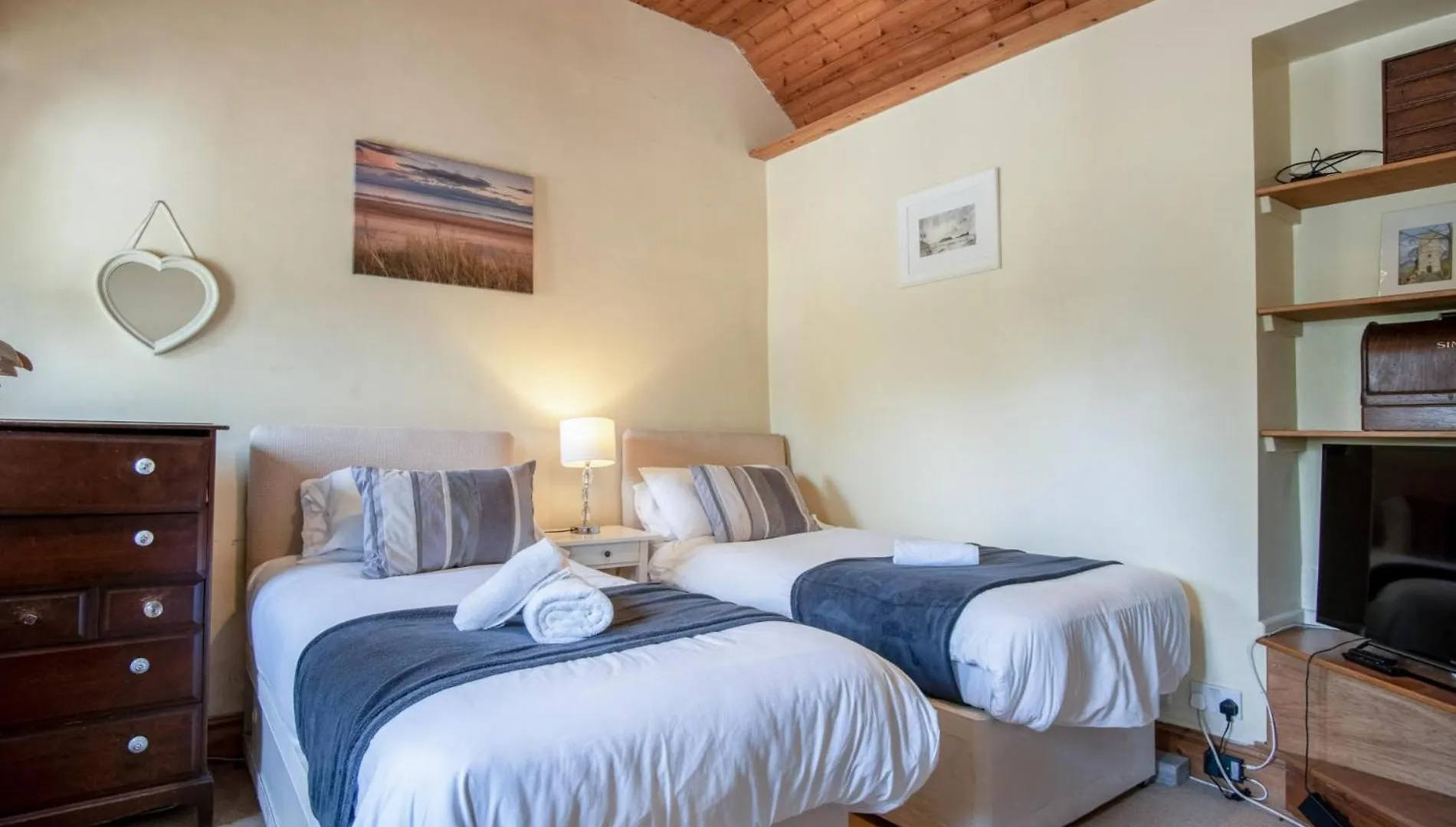 Holiday home Bullcroft - 6 Bedroom House - Oxwich Swansea United Kingdom
