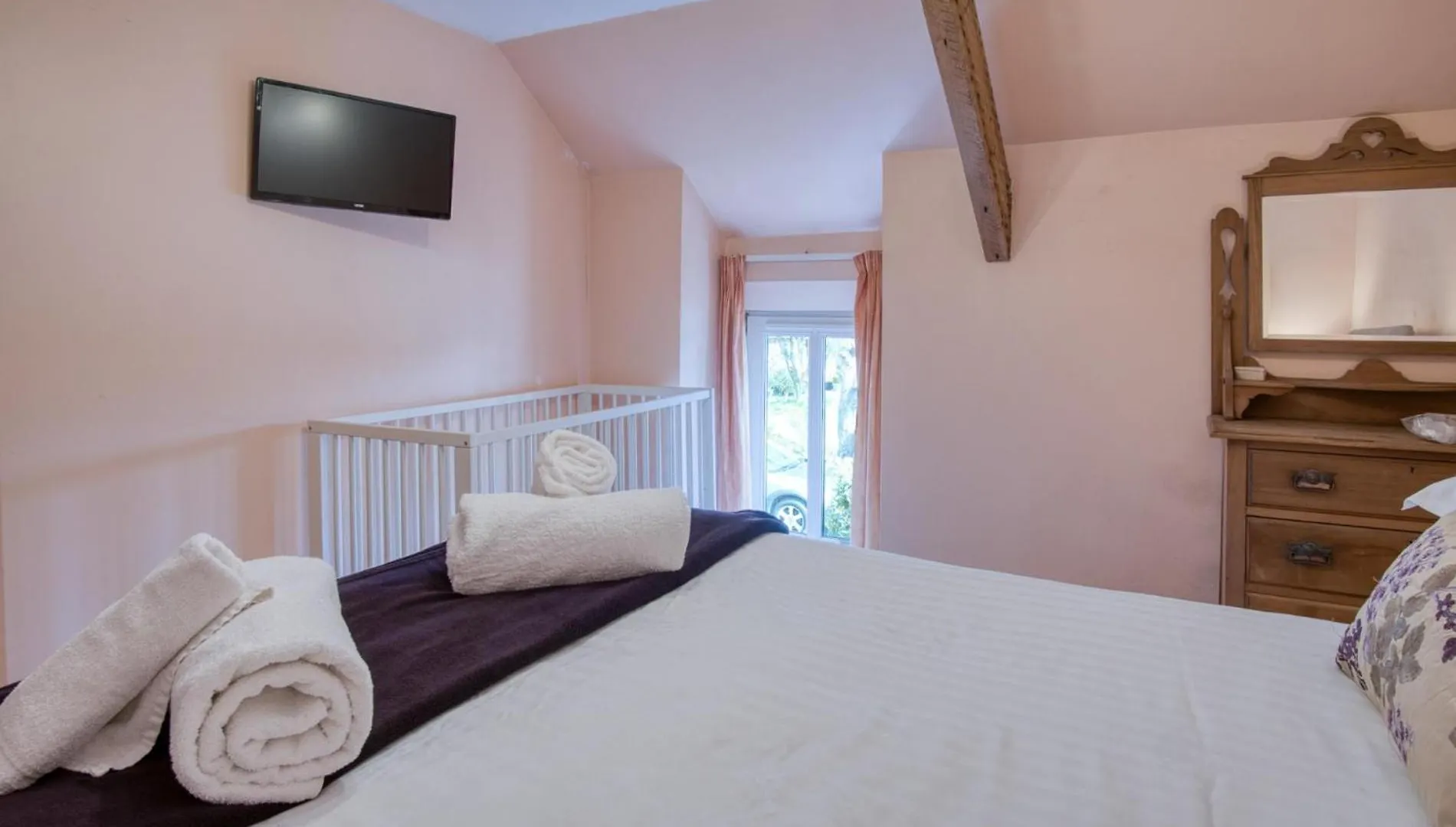 Bullcroft - 6 Bedroom House - Oxwich Swansea