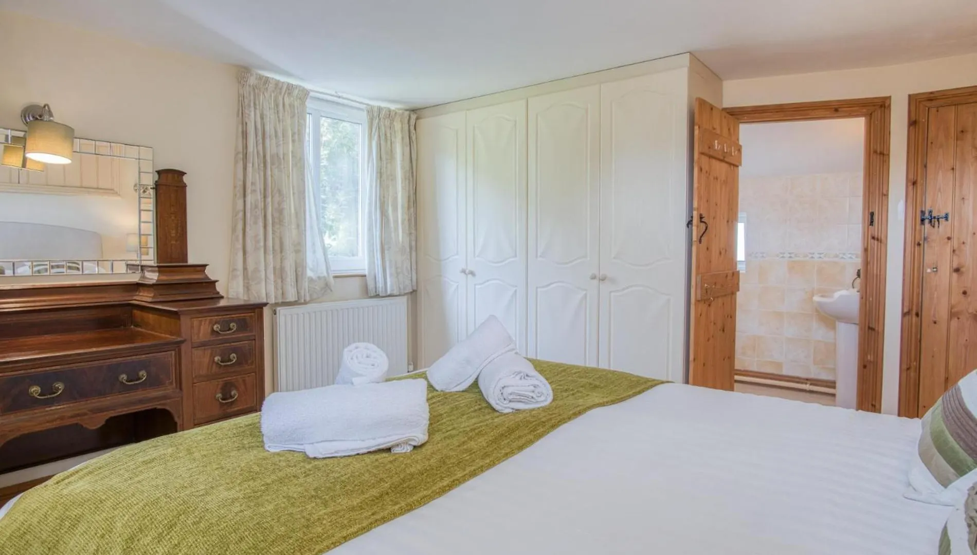 Bullcroft - 6 Bedroom House - Oxwich Swansea Holiday home
