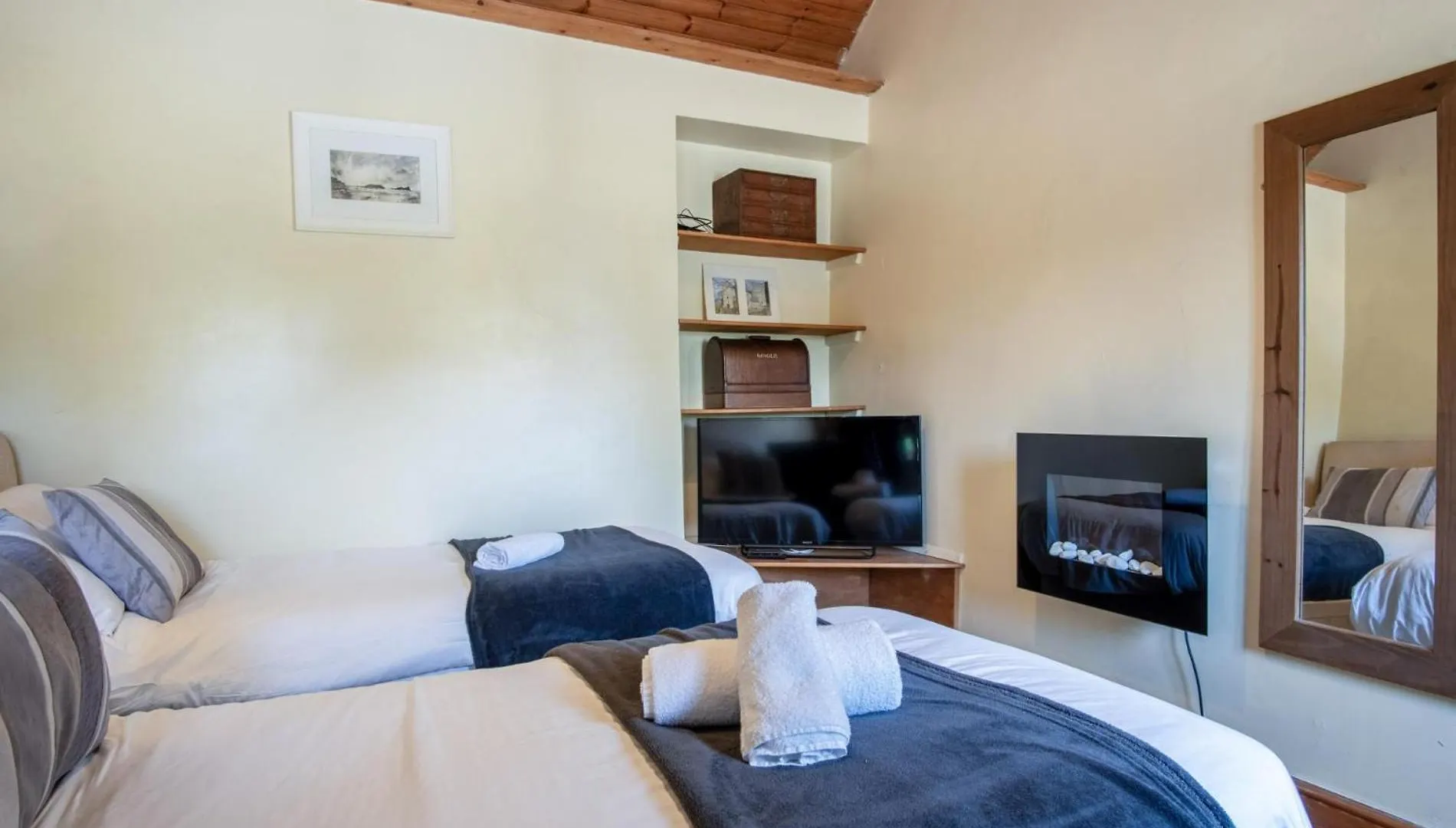 Bullcroft - 6 Bedroom House - Oxwich Swansea United Kingdom