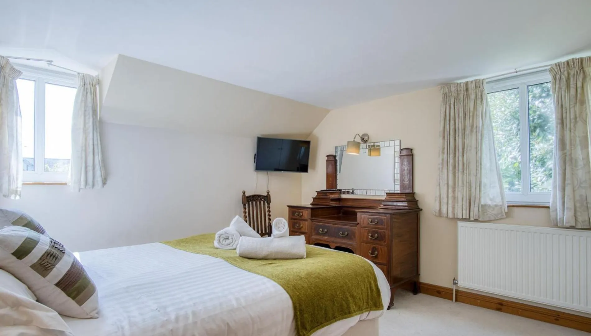 Bullcroft - 6 Bedroom House - Oxwich Swansea 0*,